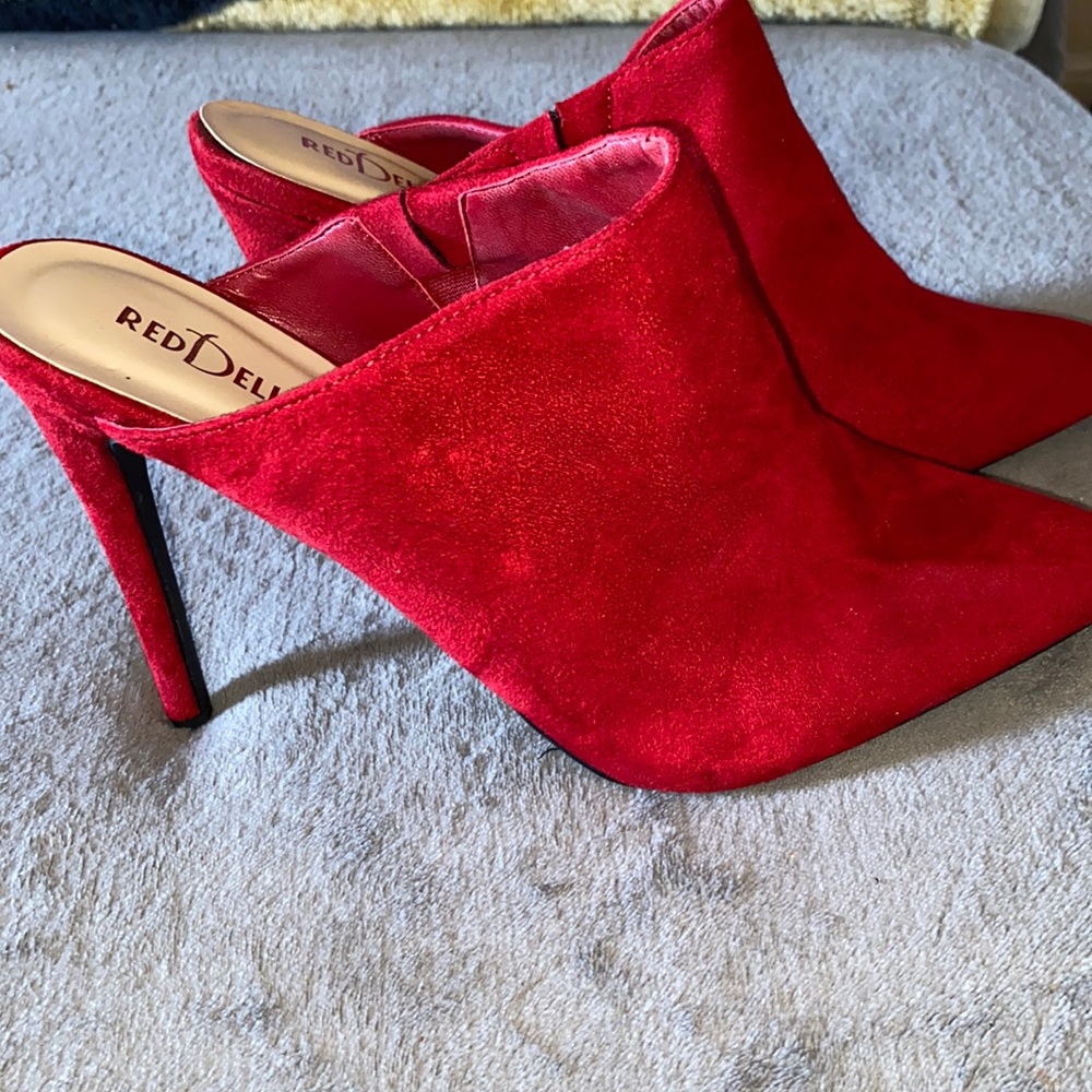 Woman’s faux suede mule